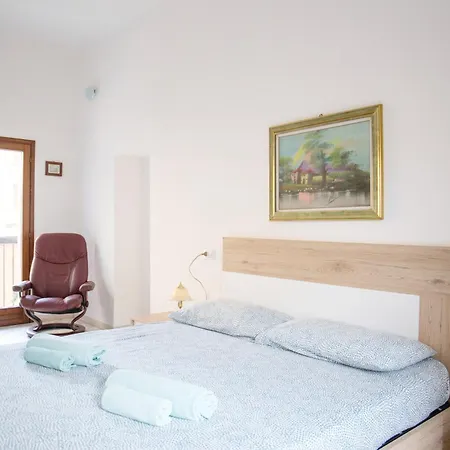 L'arco - In Historic Center *