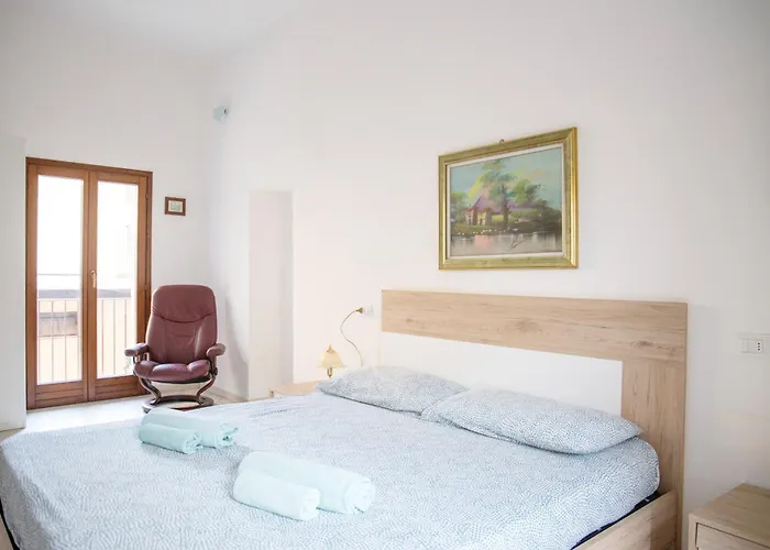 L'arco - In Historic Center *